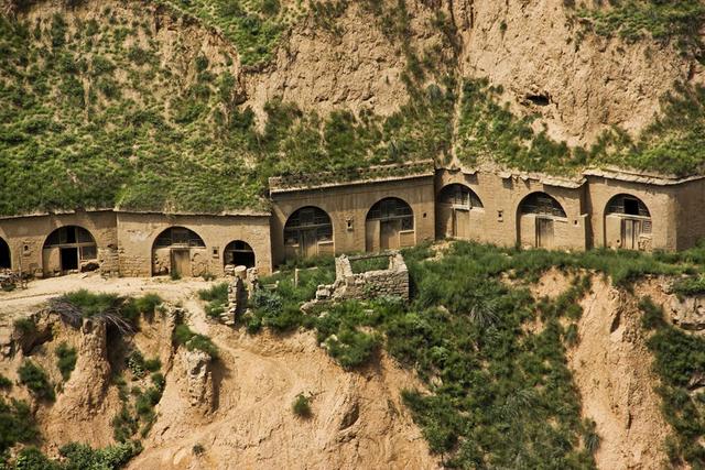 真实的陕北窑洞生活，富裕人家与穷苦人家差距大！