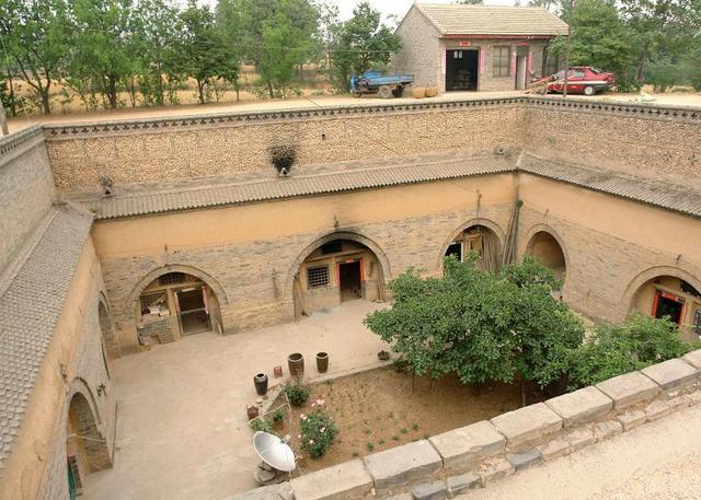 真实的陕北窑洞生活，富裕人家与穷苦人家差距大！