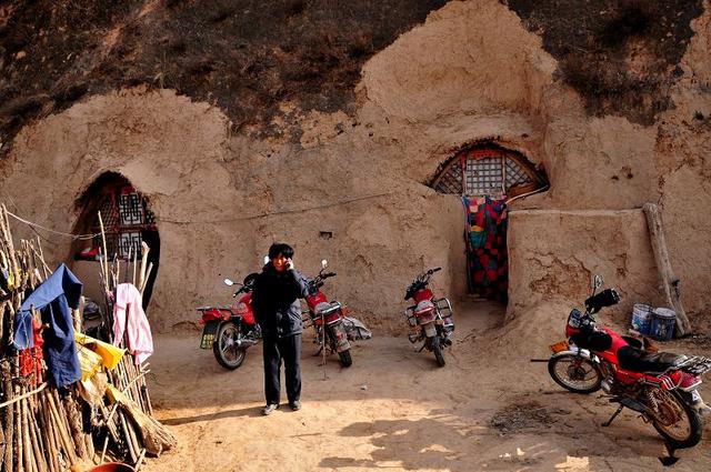 真实的陕北窑洞生活，富裕人家与穷苦人家差距大！