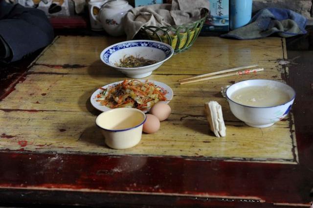 真实的陕北窑洞生活，富裕人家与穷苦人家差距大！