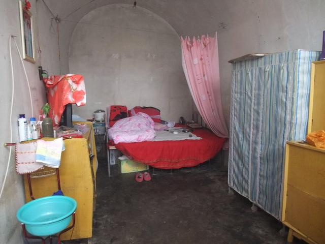 真实的陕北窑洞生活，富裕人家与穷苦人家差距大！