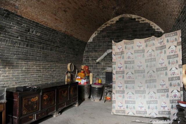 真实的陕北窑洞生活，富裕人家与穷苦人家差距大！