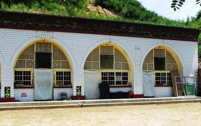 真实的陕北窑洞生活，富裕人家与穷苦人家差距大！