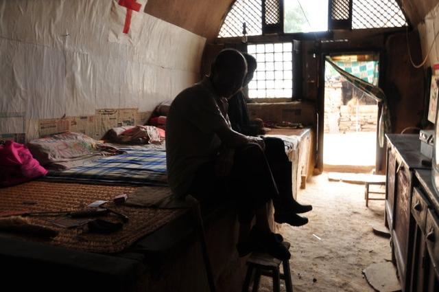 真实的陕北窑洞生活，富裕人家与穷苦人家差距大！