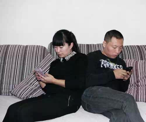 有手机的广东人注意！看完保证你唔会再玩手机！